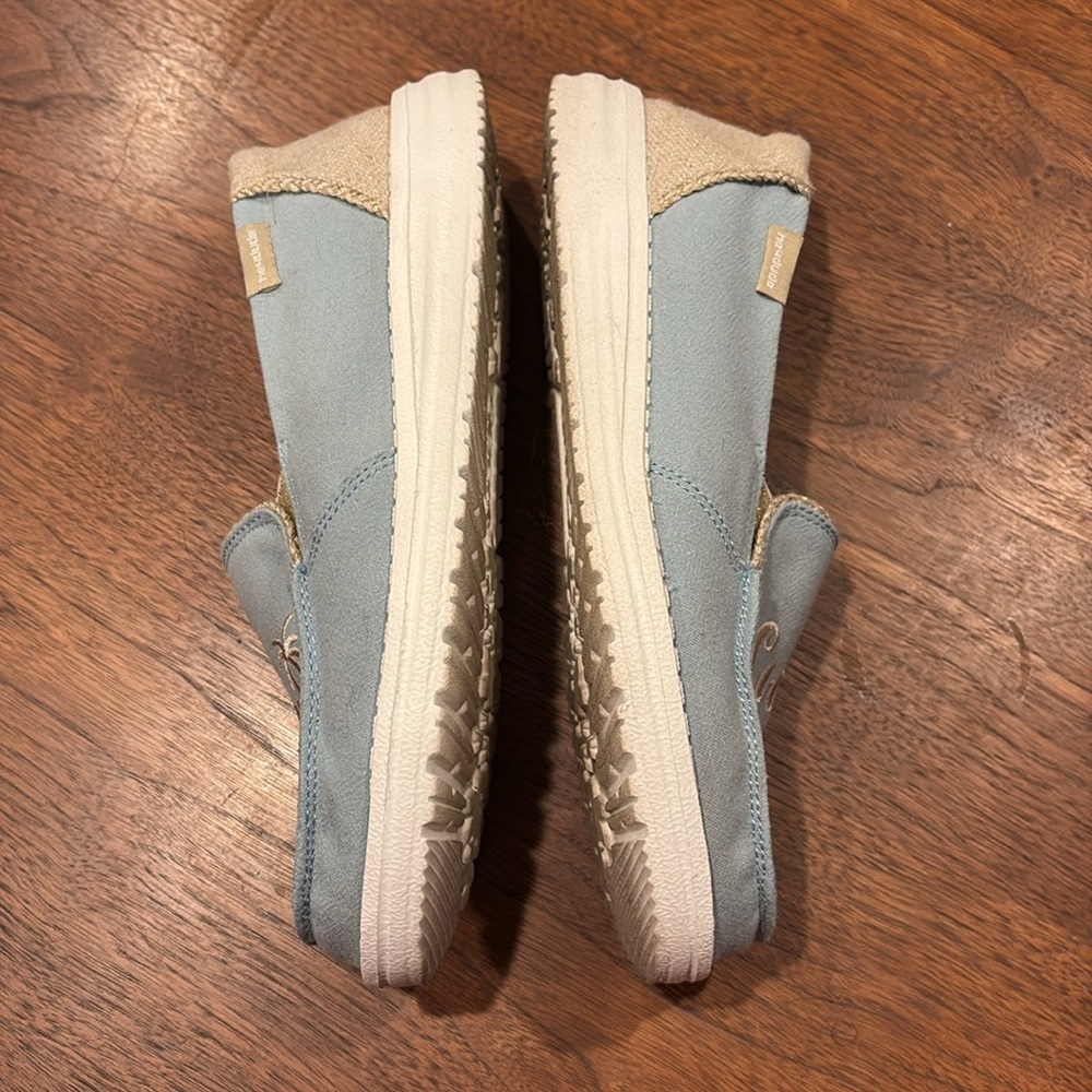 Hey Dude Light Blue Slip-On Shoes, Size 7 - Picture 4 of 5
